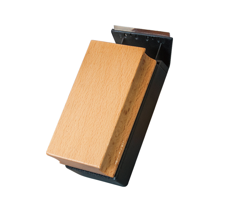FLOATING MAGNETIC BRUSH